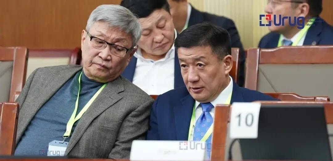 Өмнөх үеийн 2хон улс төр орж ирээд одоо цаг йн улс төрчдөд хичээл заачихлаа. 
Өмнөх үеийн улс төрчид ямар өндөр түвшний улс төрчид бсаныг мэдрүүлчихлээ. 
Та нарын хэлдэгээр бол төрийн босго ямар өндөр бсаны ялгааг харуулчихлаа.