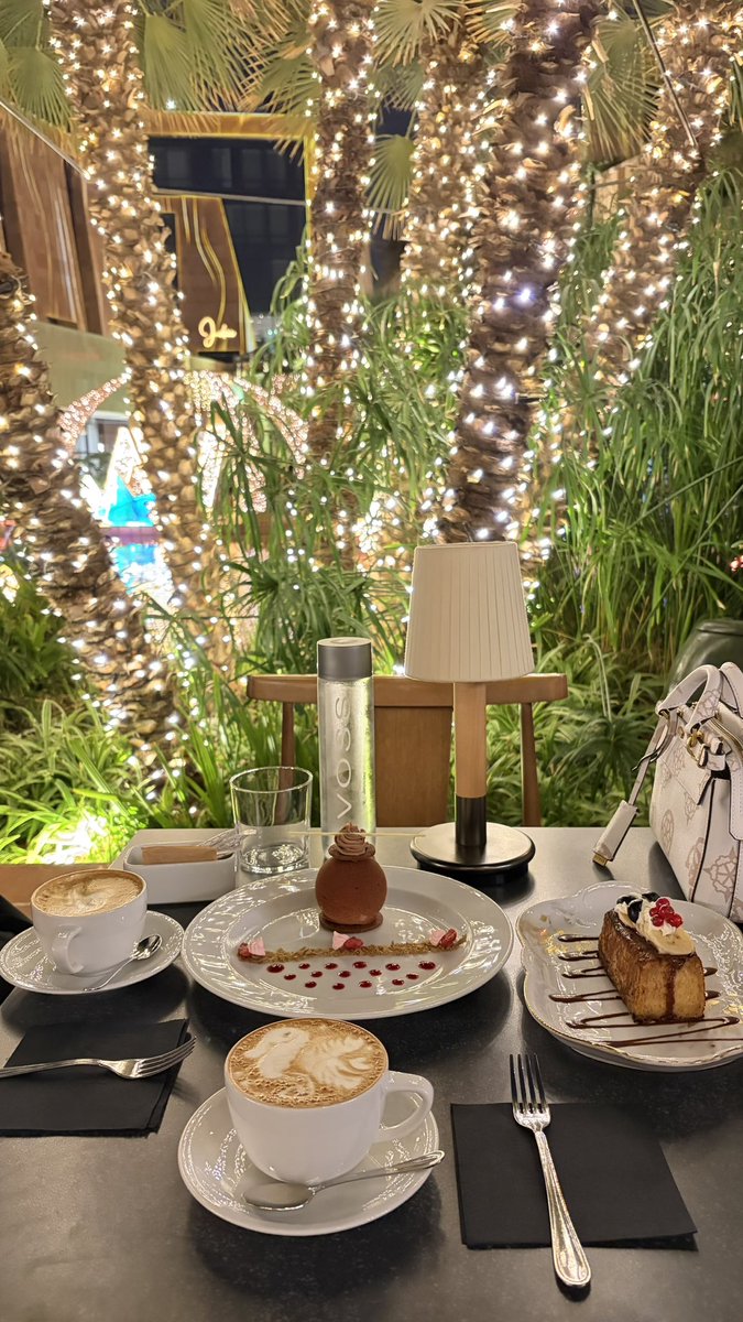 Xi11f's tweet photo. عنوان هالليّلة : 
وزاد الحب فوق الحب♥️. https://t.co/zKT60cotAe