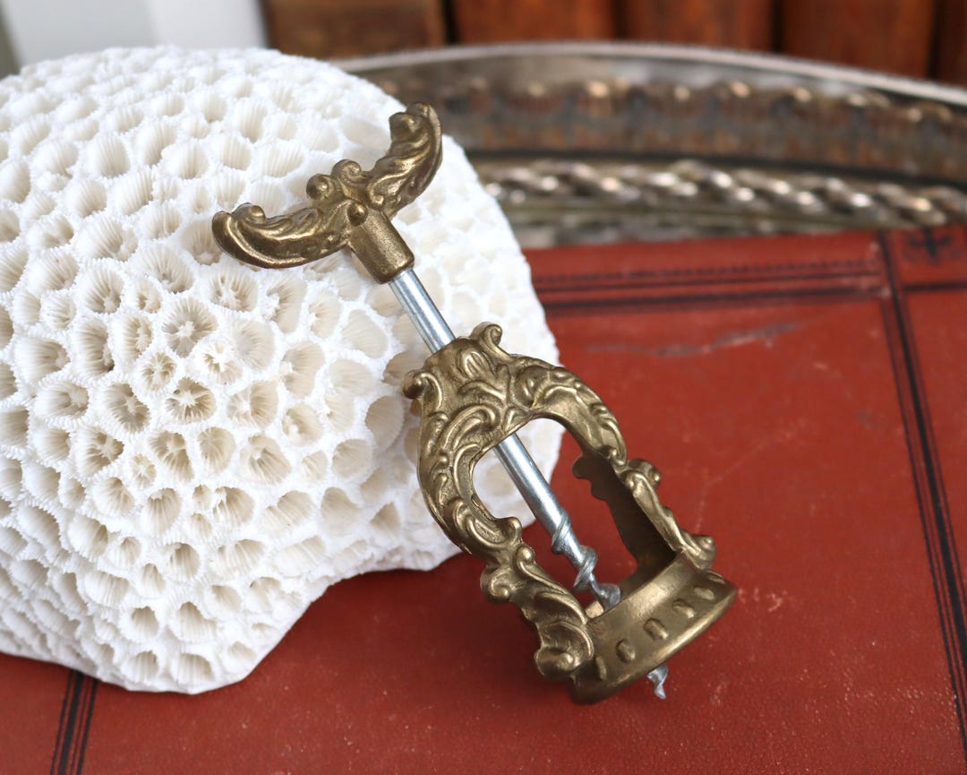 ArmoireAncienne's tweet photo. Mid-Century French Brass Wine Opener – Ornate 1960s Corkscrew – Bar Cart Accessory by ArmoireAncienne https://t.co/Qf9PcnsNuZ #MidCentury #VintageStyle #WineLovers #HomeDecor #BarCart https://t.co/CH4Kyivcgt