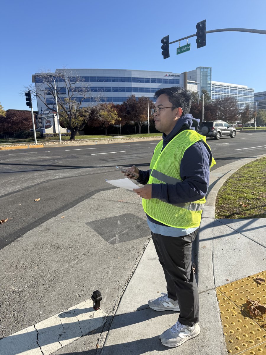 GEODNET's tweet photo. Field day in action.

The GEODNET & @ROVR_Network teams are out running GEO-MEASURE surveying sessions - splitting into task groups, surveying and measuring points, and collecting high-precision data in real-world conditions.

Learning, validating, and improving together in the field. More real utility coming. 

Special thanks to @JustinKMarlowe for the thoughtful feedback on GEO-MEASURE. We welcome all ideas and user feedback - this is how we keep improving.