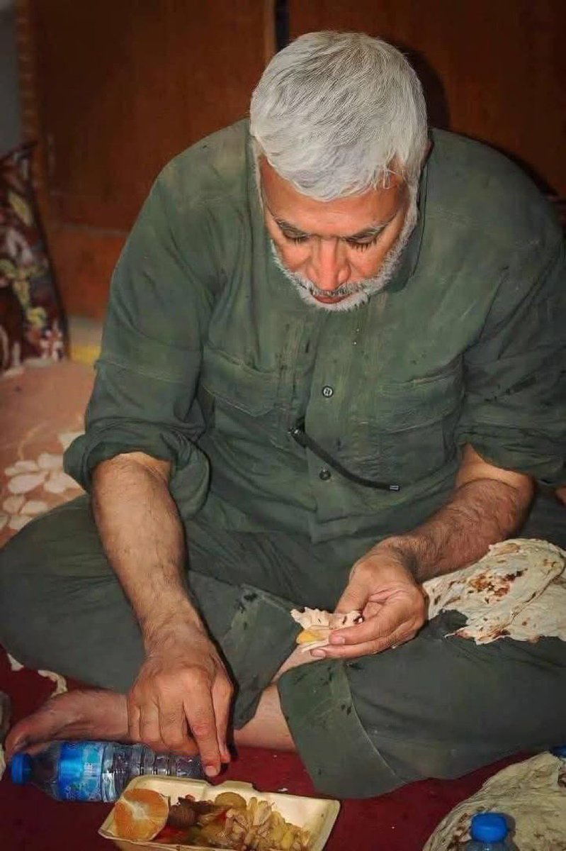 Ahmed3764b's tweet photo. عاش عميل ومات عميل
دينه إيران وقبلته طهران
اختلط دمه مع دم فارسي خبيث 
سيده سليماني ومولاه الخامنئي 

📌عِقَابُ اللهِ لَهُ كان قاسيًا على الأرض
فكيف سيكون عِقَابه في السماء !! https://t.co/44p8V5LcDZ