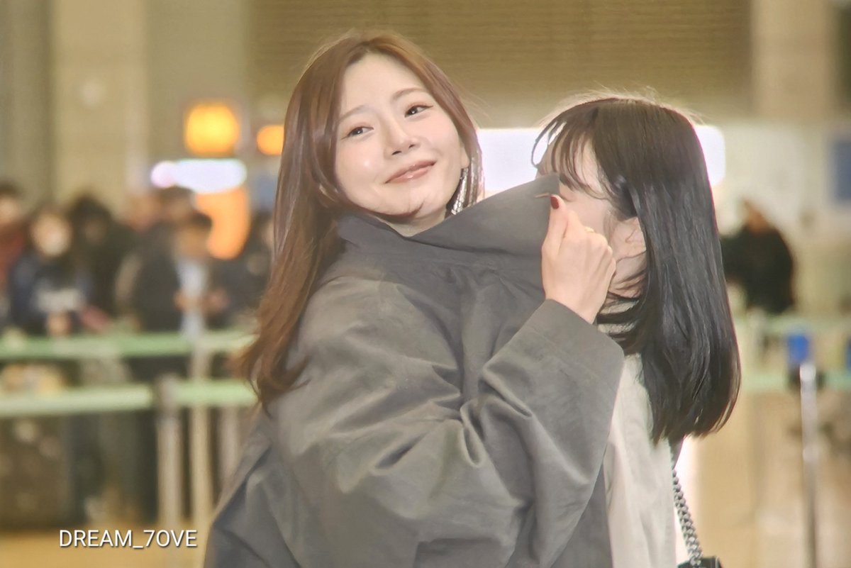 Preview 251213 ✈️ 잘 다녀와요🥹 
#드림캐쳐 #지유 #수아 #유아유 #Dreamcatcher #JIU #Sua #UAU