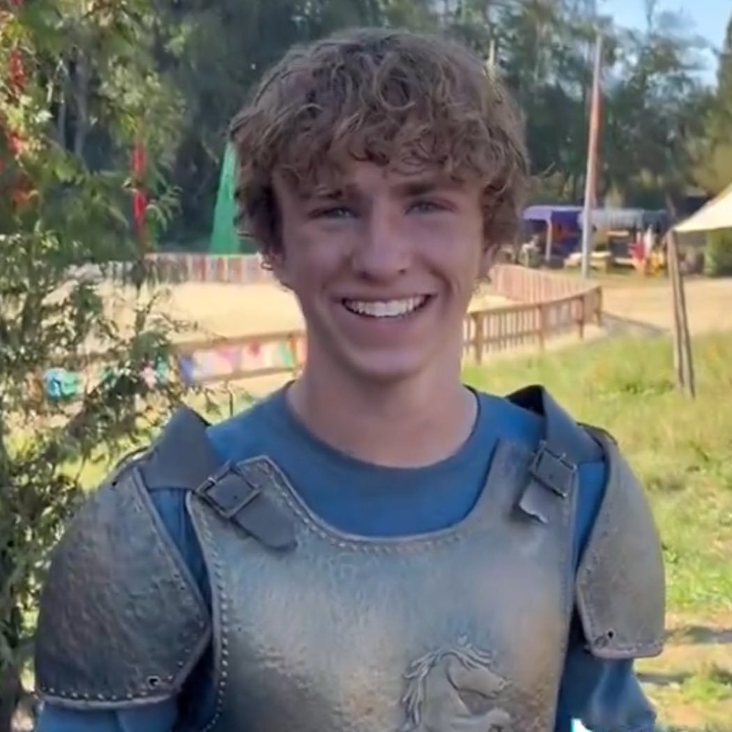 jallezeglyth's tweet photo. que sorriso lindo to chorando https://t.co/qSvAMs1JZH