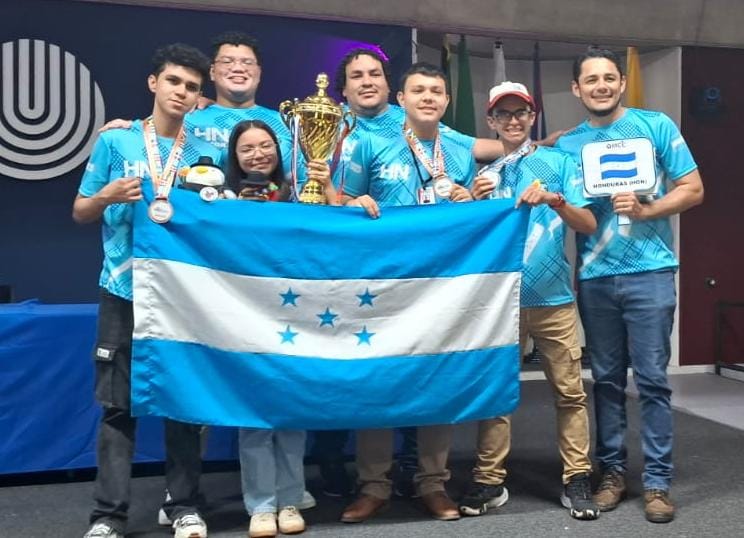 Honduras brilla en la 27.ª Olimpiada Matemática de Centroamérica y el  Caribe,al obtener una medalla de Plata, dos medallas de Bronce y la Copa al país con el mayor avance en Olimpiadas Matemáticas.
Un triunfo más de la gestión del Departamento de Matemáticas de la UPNFM.