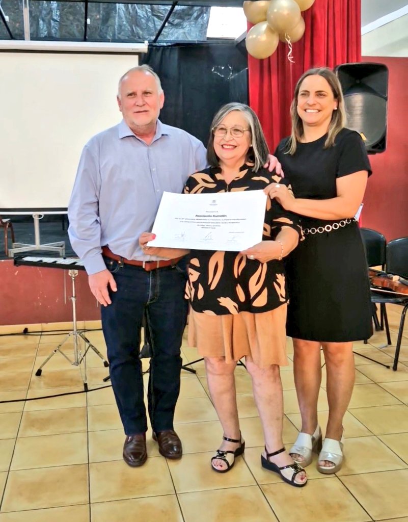 ericappulido's tweet image. Junto al Diputado @TribinoRicardo hicimos entrega de reconocimiento a la Fundación Kumelén, que celebra 25 años de compromiso con la inclusión.

Un trabajo que inspira y transforma la vida de muchas familias. ✨🎶