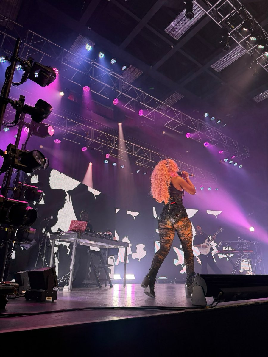 MONALEO 🎀 tweet media