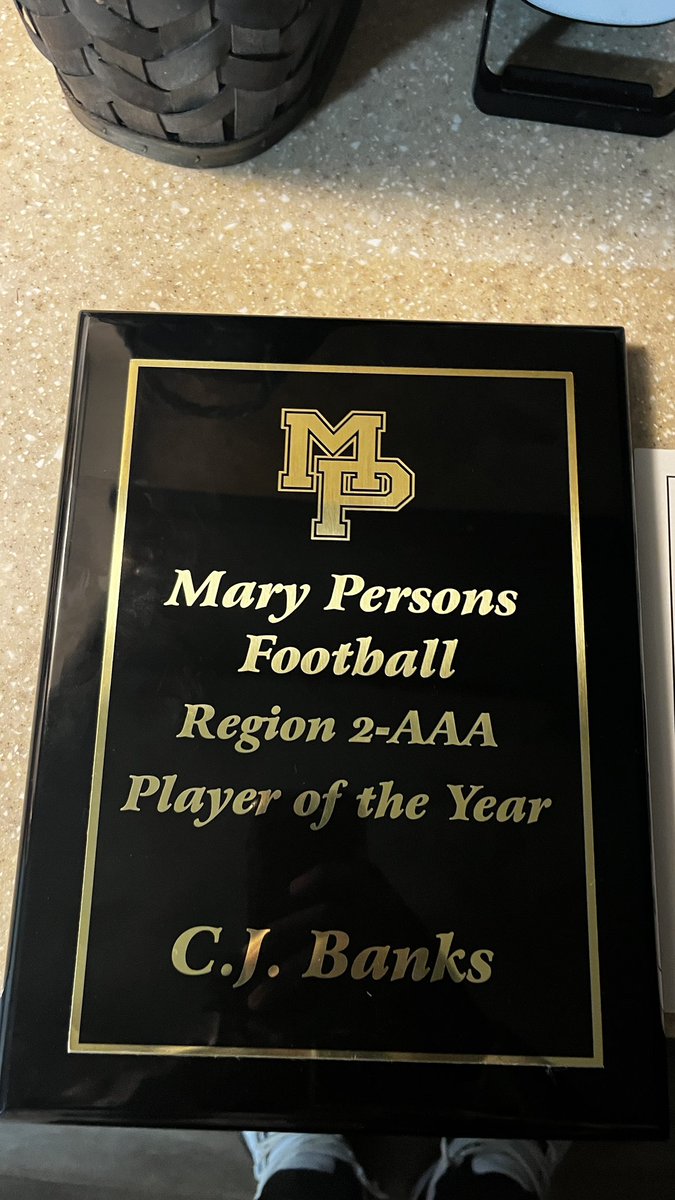 Cj_Banks27's tweet photo. Blessed to receive ATH of the year‼️

@CoachDavis_t @CoachDuude @art_toledo04 @RecruitGeorgia @GAPrepVarsity @JeffCotton89 
@CoachKnoxCSU https://t.co/yvclel2Xg9