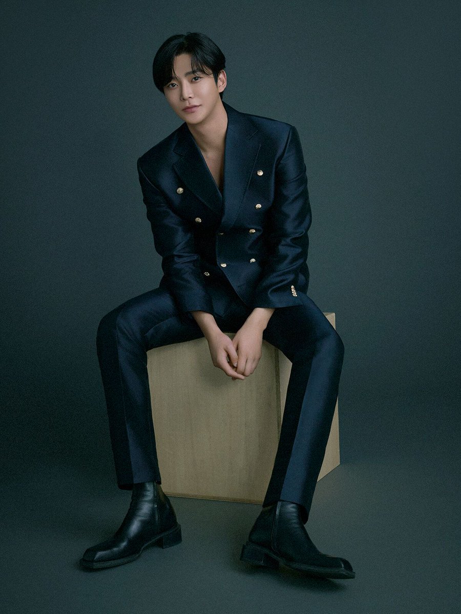 madameFIGARO_jp's tweet image. 俳優 #ロウン から、WEB限定コメントが到着。
「まず、僕は仕事が大好き。人が好き。そして自分自身のことも好きなんです。ただ、こう思えているのは……」
▼記事はこちらをチェック！
buff.ly/4bAkMtU

#rowoon #로운 #kimseokwoo