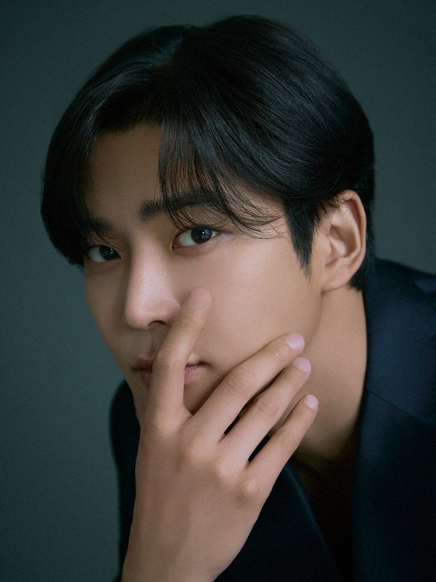 madameFIGARO_jp's tweet image. 俳優 #ロウン から、WEB限定コメントが到着。
「まず、僕は仕事が大好き。人が好き。そして自分自身のことも好きなんです。ただ、こう思えているのは……」
▼記事はこちらをチェック！
buff.ly/4bAkMtU

#rowoon #로운 #kimseokwoo