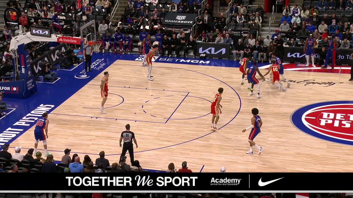 Dyson offensive board ⏩ Mo corner triple