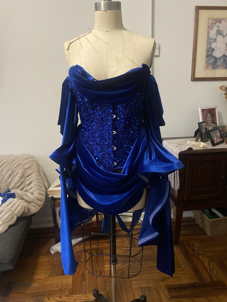 cfds02's tweet photo. Trying to be more consistent with posting my work. Made this for a friend last week, let me know your thoughts 😋 
#nycdesigner #customlook #fashiondesign https://t.co/9VUG1qNleX