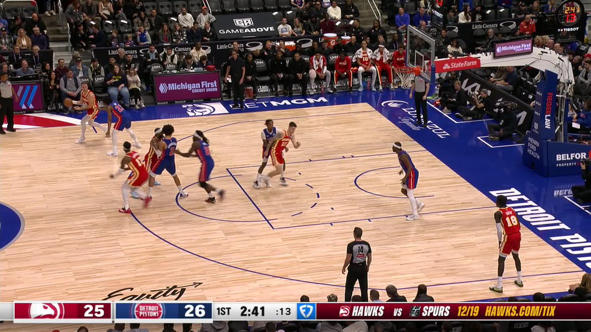 Mo says tip your servers!