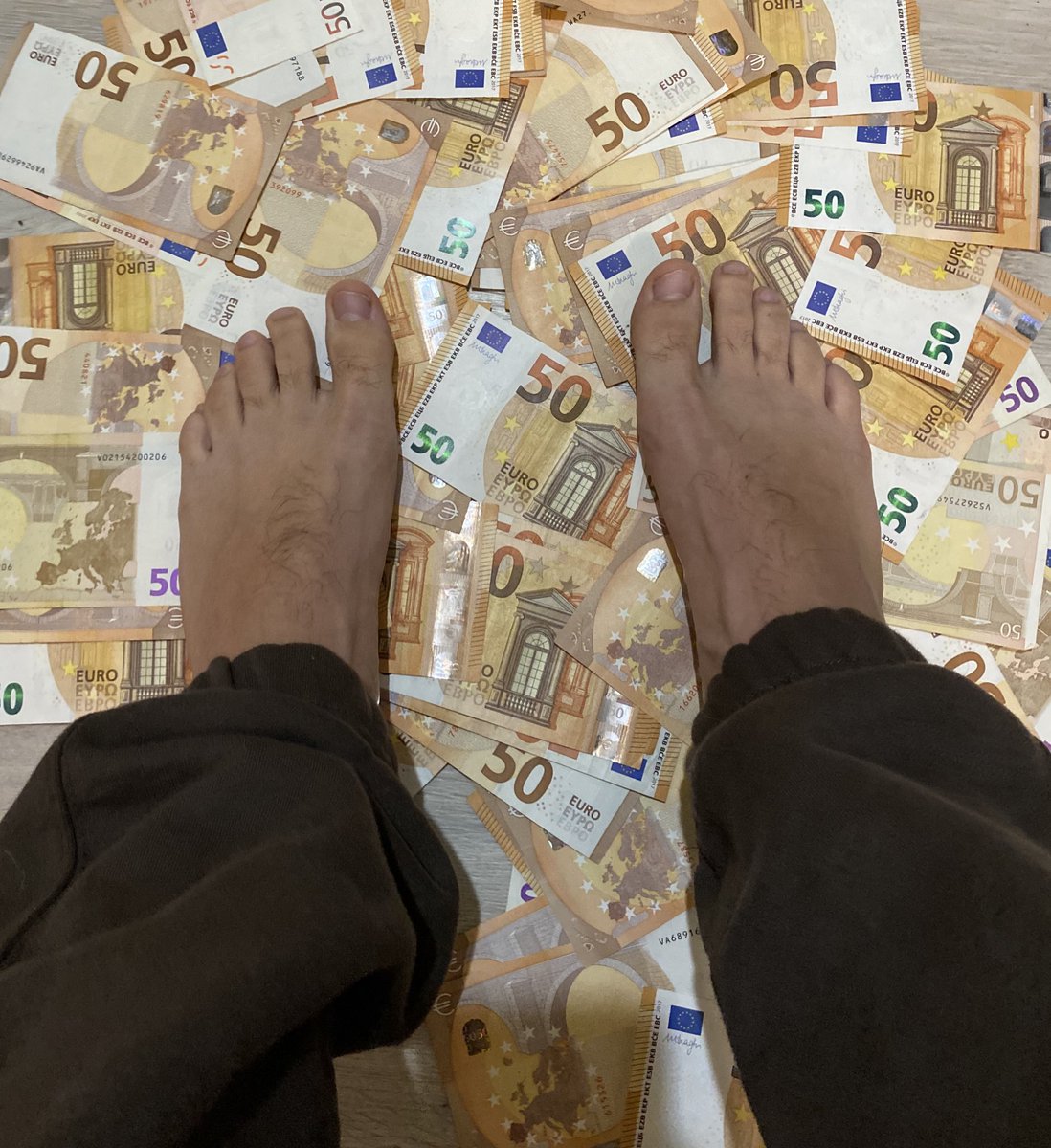 GodNogue's tweet image. The finest carpet on which the king's feet should rest 💸🦶
