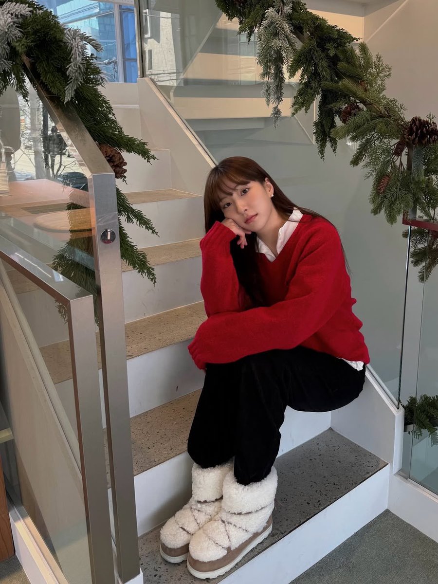Edunseo's tweet photo. A cozy red sweater, soft smiles, and little holiday touches in the air, this moment feels warm and gentle like a quiet winter afternoon where everything is simple, sweet, and perfectly in place. https://t.co/3yVPHAfX2u