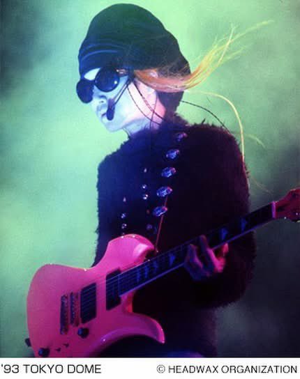 KUROHIME1213's tweet photo. hideちゃんHappy Birthday💓
61歳のhideちゃん、どんなだっただろう
#hide
#HIDE
#happybirthday
#61th
#1213 https://t.co/i2aTawz5yD