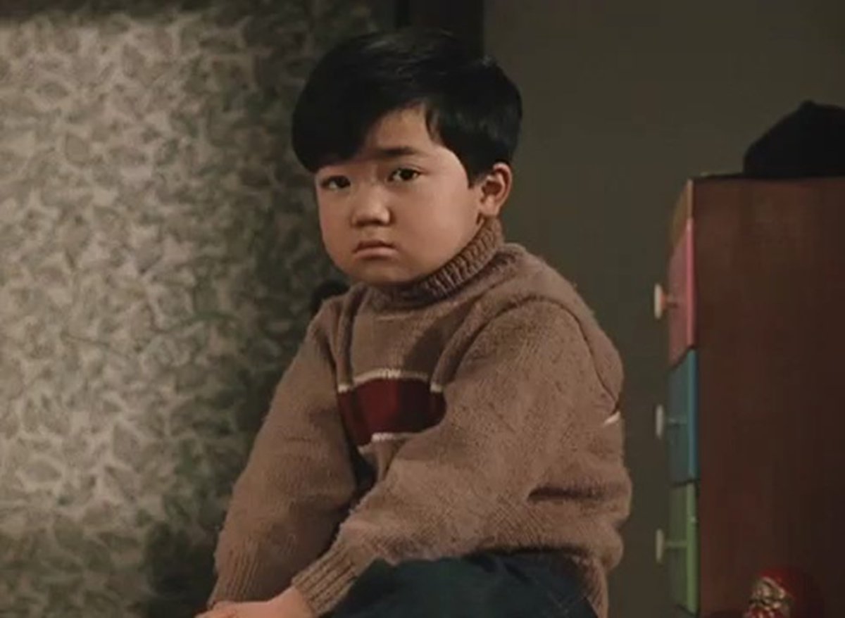 小津安二郎「たとえば、こういう文法がある。AとBが対話をしているところを、交互に、クローズ・アップでとるときに、カメラはAとBとを結ぶ線をまたいではならないというのだ。つまり