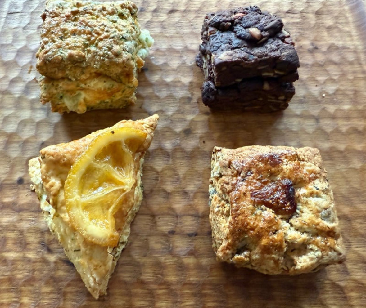 bliss_inter2015's tweet photo. おはようございます
東京西荻窪の朝は4℃曇り
朝食は西荻窪人気店Tom'sのスコーンを食べてます😋
#企業公式相互フォロー
#西荻窪
#トラックナンバーセール中 https://t.co/aiOsnwNuW9