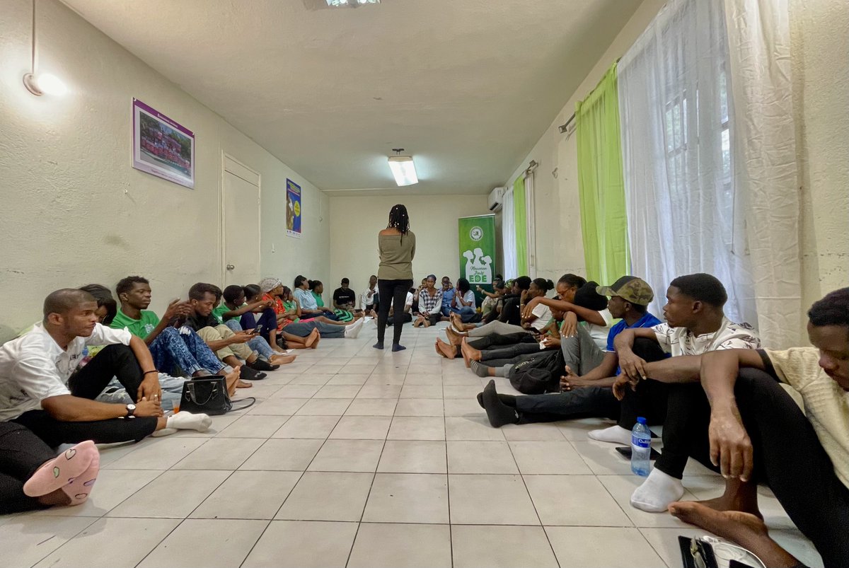 Aujourd’hui, la rubrique On en Parle a tenu son 4ᵉ atelier de psychothérapie autour du thème : ‘‘Parole et Silence : Exprimer, Écouter et Guérir’’.
Cette séance a constitué un espace d’expression et d’écoute propice à une analyse approfondie des dynamiques émotionnelles qui