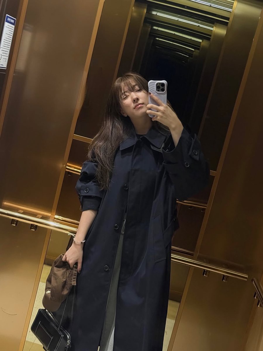 Edunseo's tweet photo. Soft lighting, quiet smiles, and a cozy calm, every moment feels gentle, warm, and effortlessly cute 💛✨ https://t.co/ZWLDYVoZrw