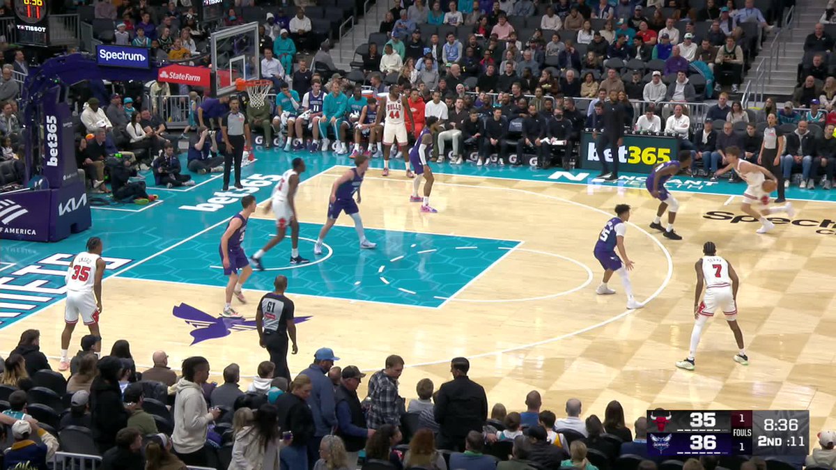 A bucket & a block from Matas!
@BuzelisMatas | @CHSN__