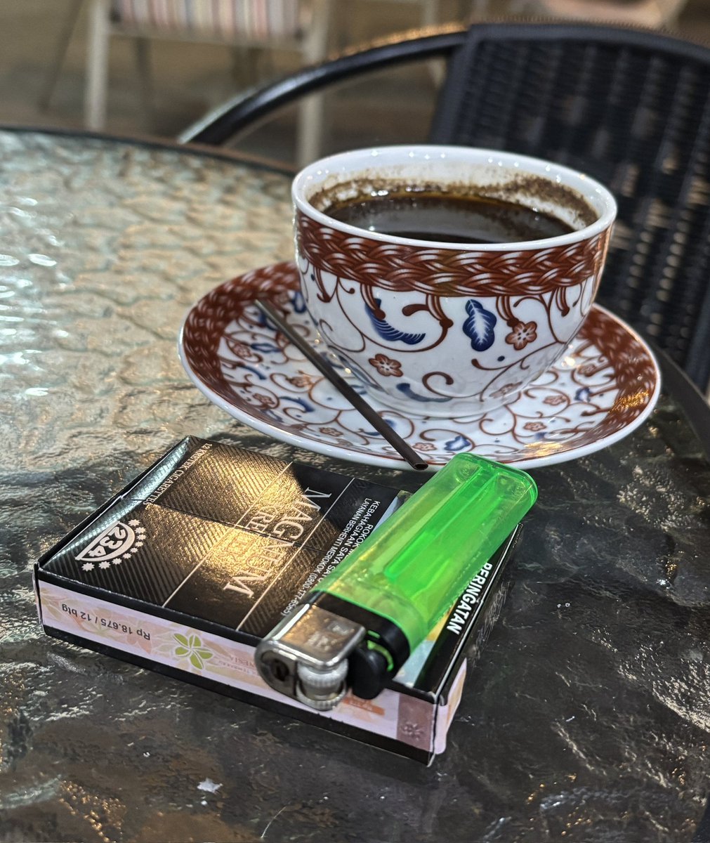 Sampoerna_969's tweet image. lagi santai kawan #kopi 
kita rencanakan ini itu bareng smbil ngopi ya...