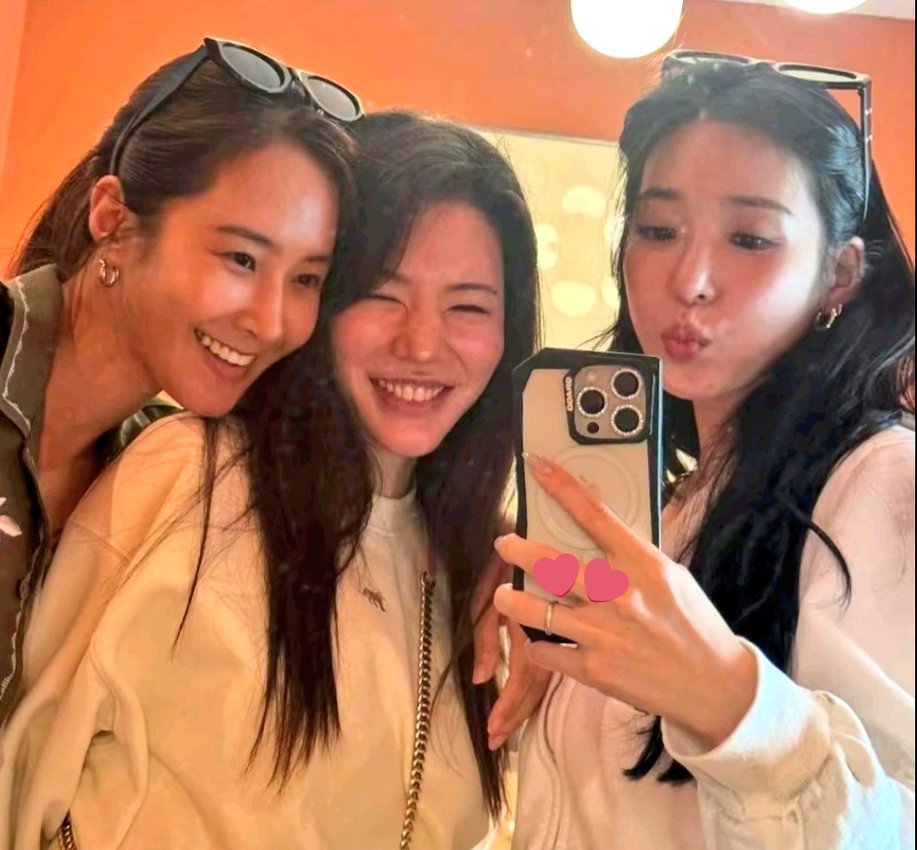 INSTAGRAM STORIES (same car(?), SAME RING, SAME HATS, COUPLE OUTFIT,  (THAT'S THE CLUES Y'ALL)

HAPPY WEDDING TIFFANY &amp; BYUN YOHAN, SONE ARE CHEERING!! 🥂