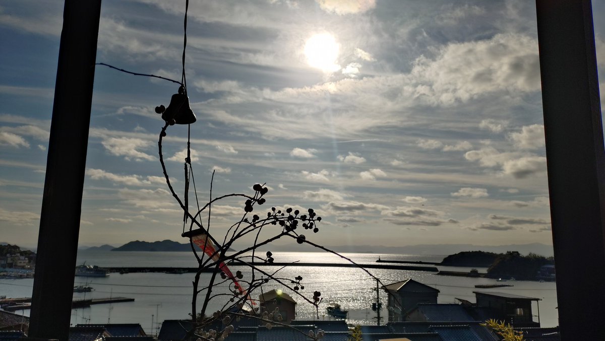 0114Captain's tweet photo. 今日の鞆の海🌊
今日の光具合は凄い💪煌波‼️
珈琲淹れるぞ〜☕️ https://t.co/SIkBWr1EMI