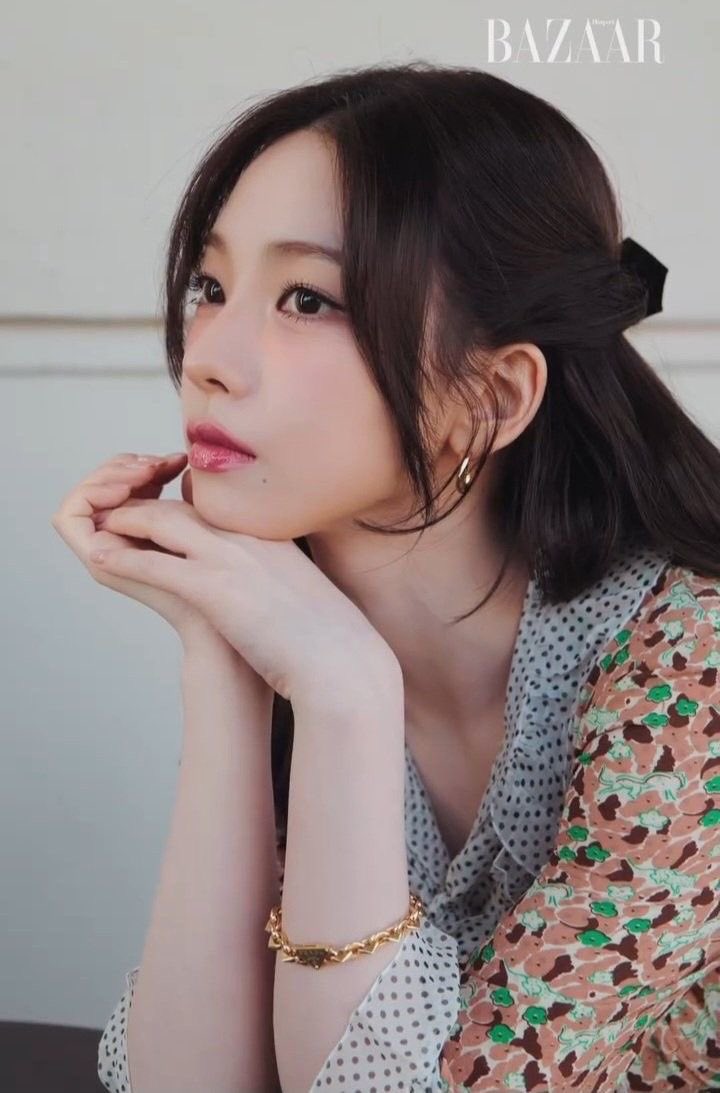 elkxir's tweet image. ️️ 

𑁍ࠬܓ   Ivelle Adrea, 25 tahun.
Terbiasa hidup serba dilayani, kini terperangkap untuk hidup mandiri. 

Boleh sebutkan cara untuk bertahan diri di Jakarta? Kebetulan baru menetap selama dua minggu disini.

️️ ️️ ️️