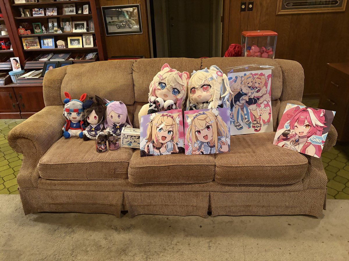 TheSpendawg's tweet photo. #animefrontier haul from frontier today I’m so happy rimi star was there so i could get the giant fuwamoco plushies! https://t.co/DUFTJ9mgrV