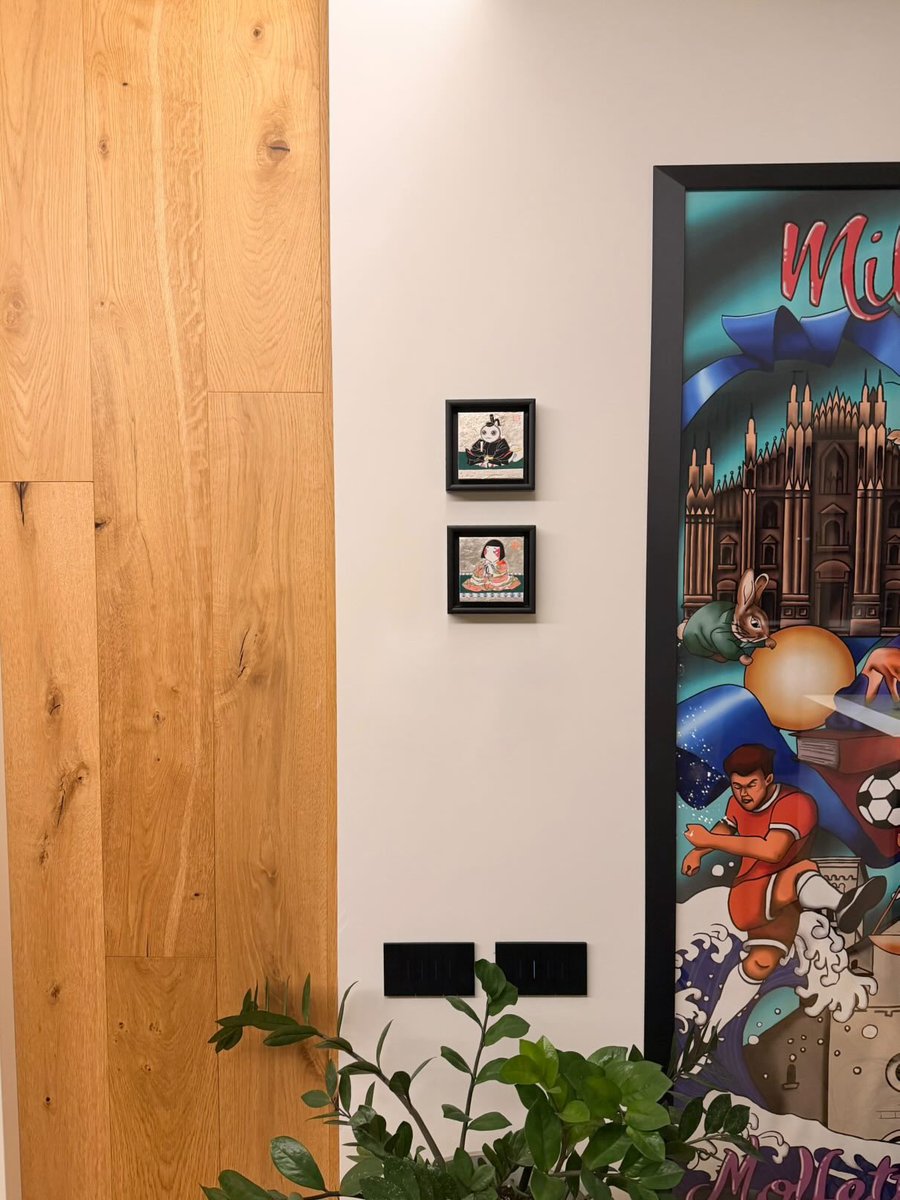 この前の展示で日本に旅行に来ていたドイツの方が作品を買って下さったのですが、帰郷されてお家に飾ってくれました。素敵に額装して頂いて嬉しい😆