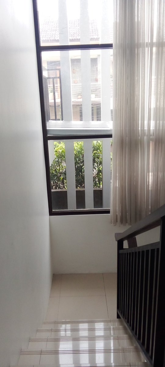 maplebee__'s tweet image. kegiatan pagi ini ngelamun di tangga.. mowning🐣