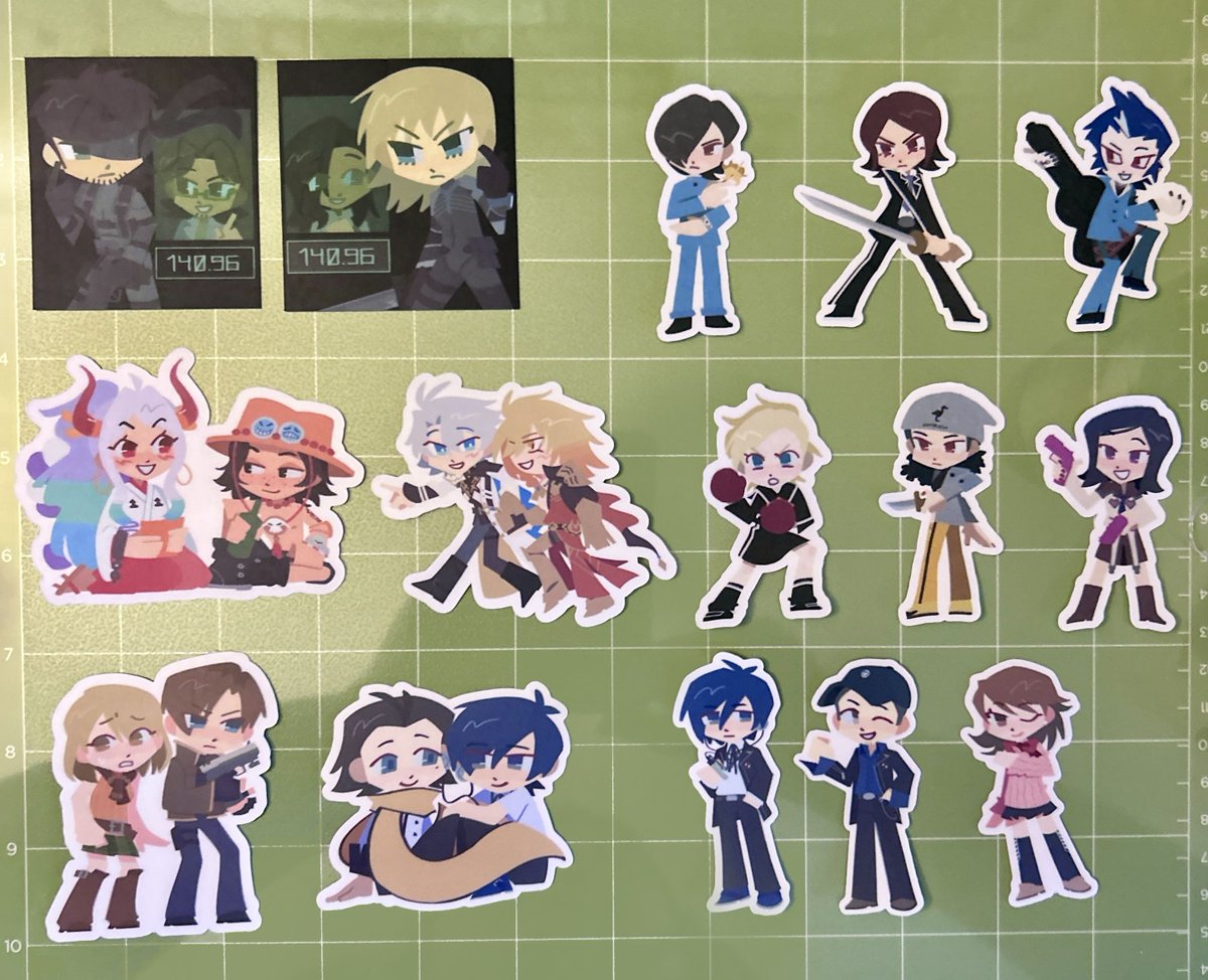 _jackolin's tweet image. i'm opening up shop for the first time 🎊 !!! 

all orders will have free shipping and it'll stay open through dec 20th :3

link below !