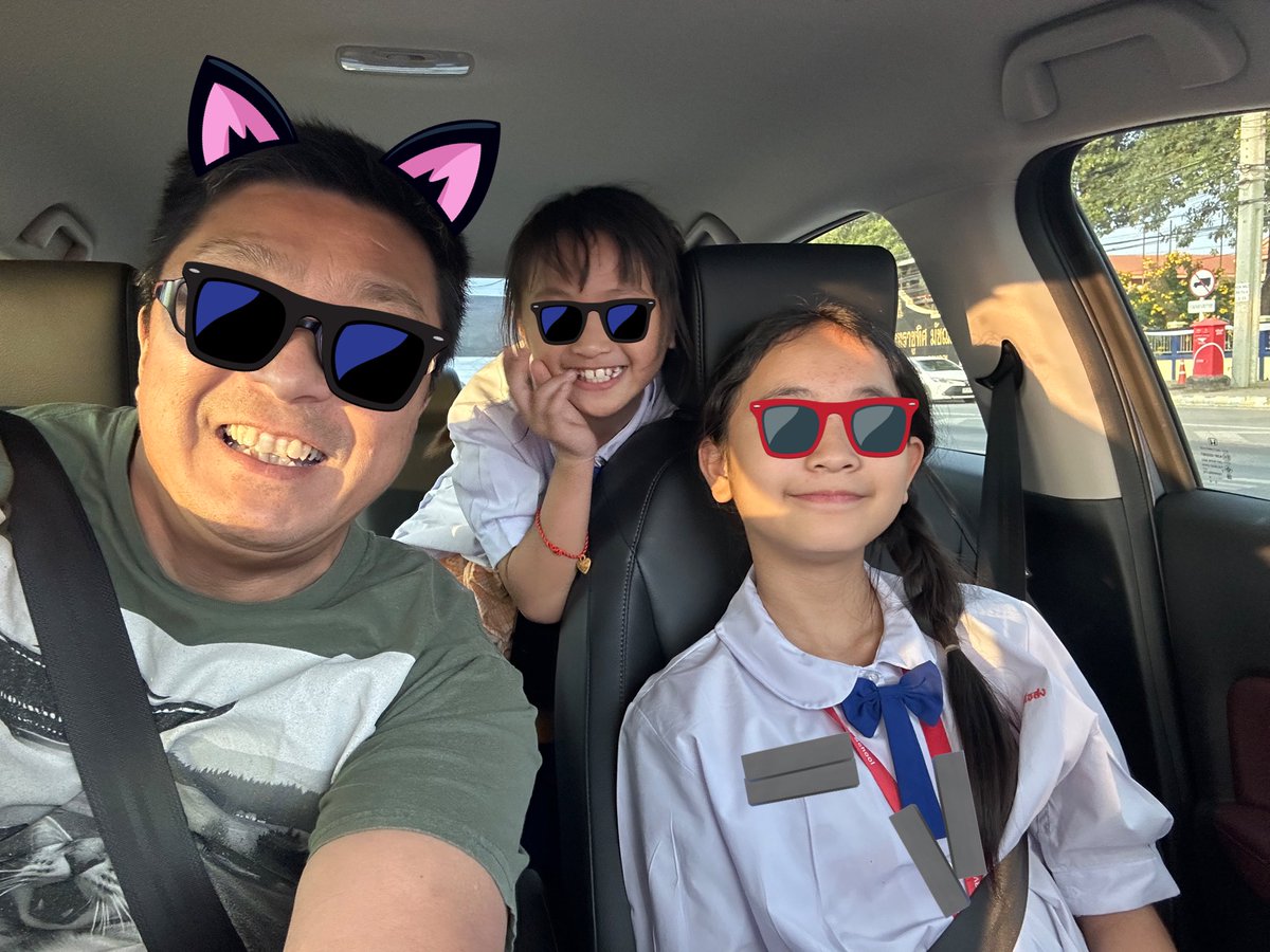 Jet_Driver_'s tweet photo. 若い人へ、二十代とかさ、家も無くて給料も低くて、家を購入するなんて絶対ムリ❗️とか思ったり、やりたい事も中々出来ないで将来に不安を抱く事も多いよね？私も氷河期世代だから将来に絶望感バリバリだった。。心配しないでください。前向きに「絶対全て上手くいく」と毎日毎日唱えながら夢を掴んで下さい(続