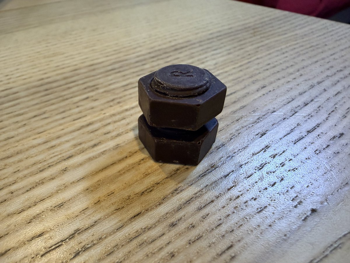 チョコのネジとナット。

ちゃんと合体もできます👍