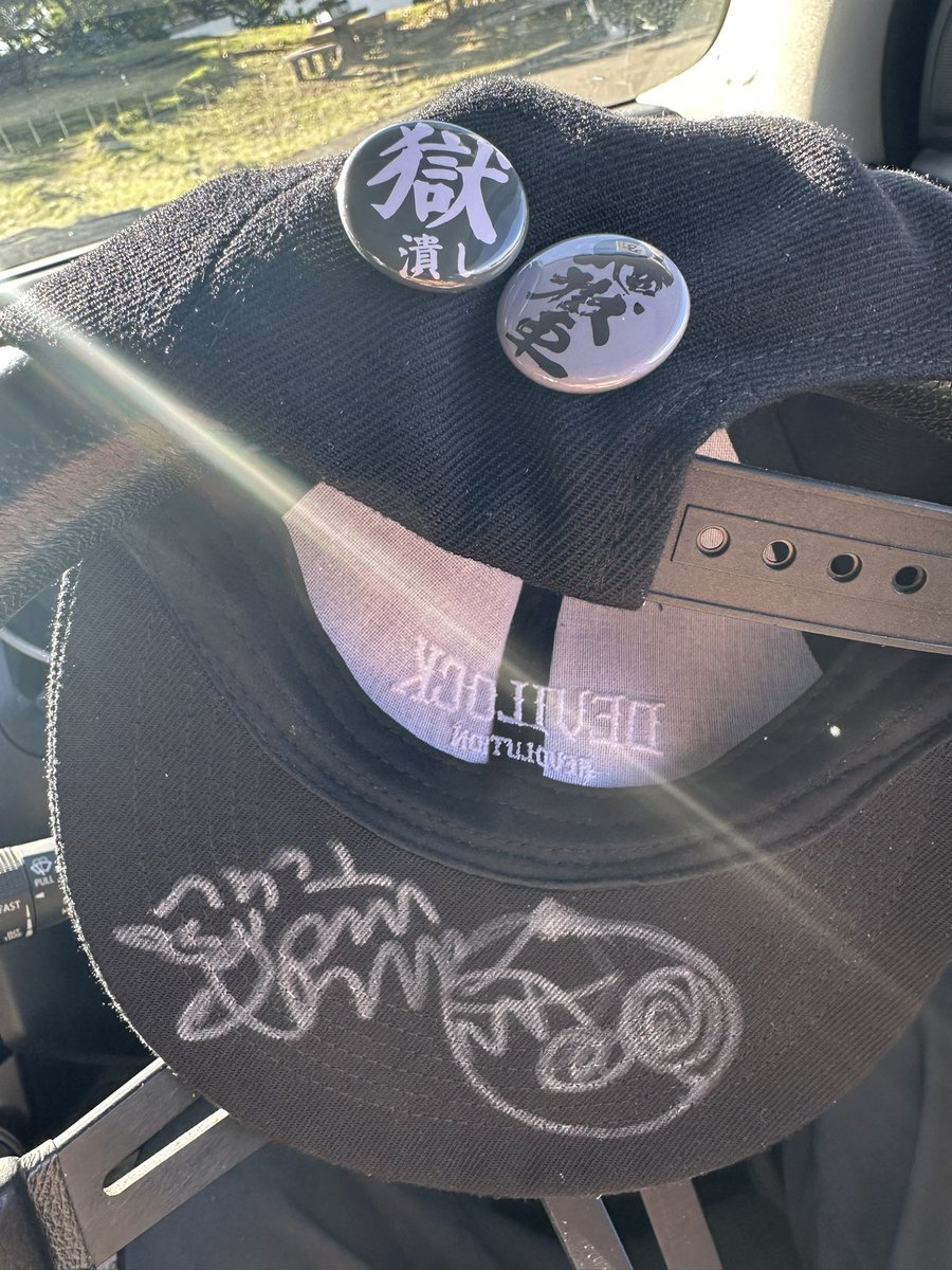 otohage_summer's tweet photo. 会場でポーチとセットで忘れられてた缶バッジ…ようやく、定位置😅
#地獄車 #獄潰し #DEVILOCK https://t.co/jbRLhVWOO8
