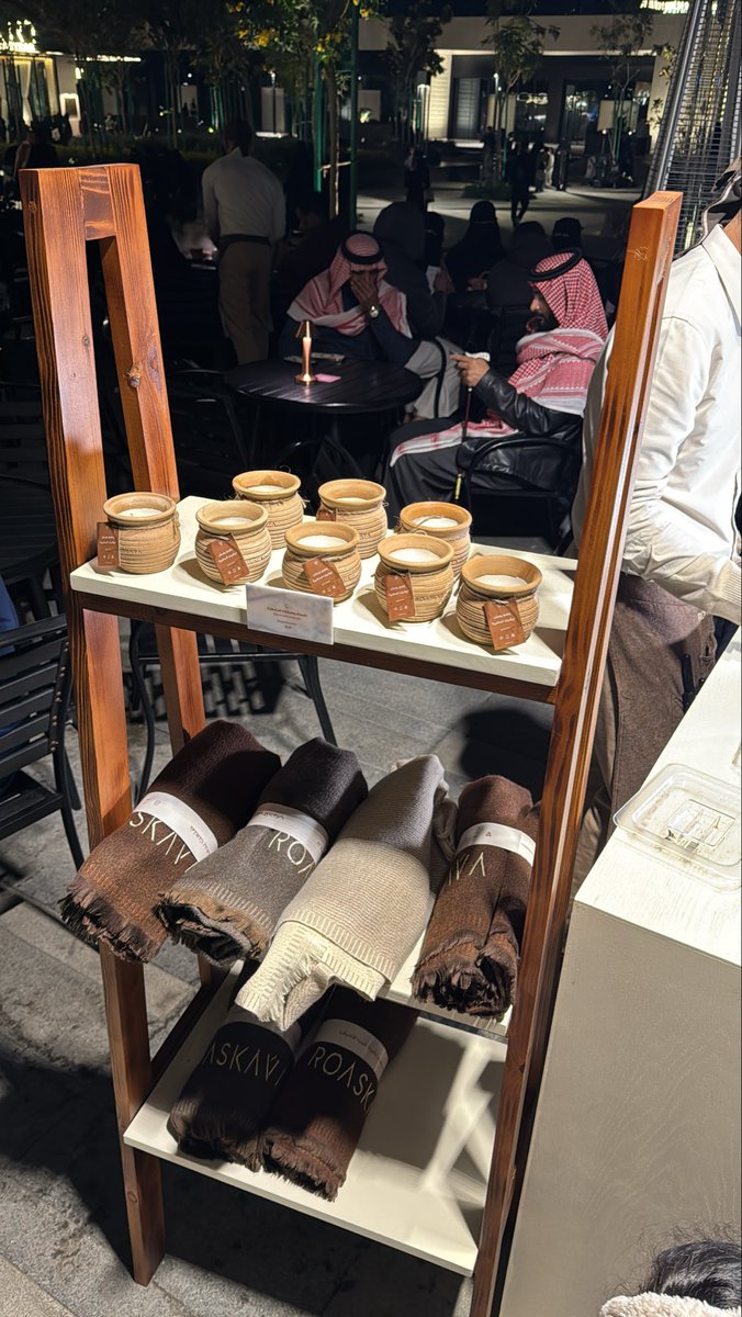 _At17's tweet image. أثر الهنا عمري معك ❤️.