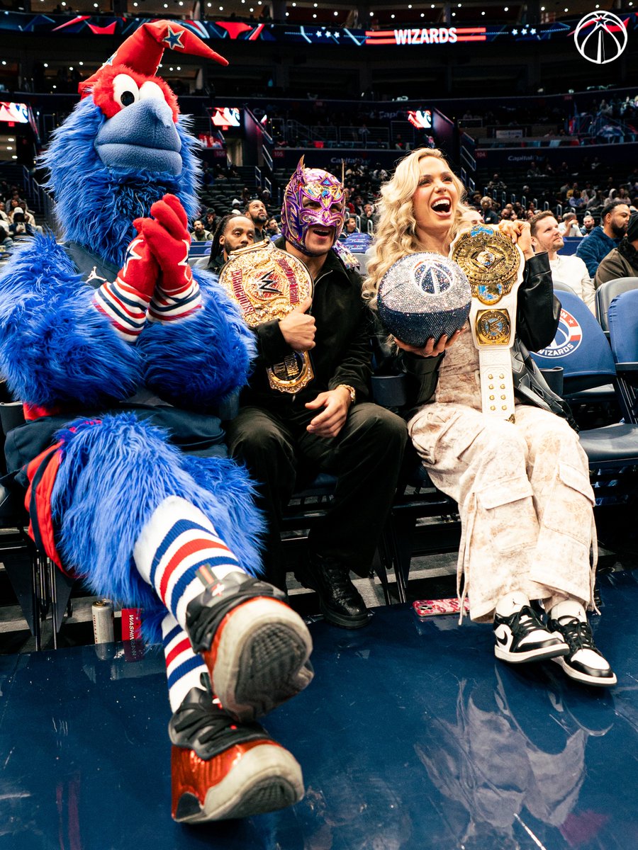 Thanks for comin' through tonight, @maxxinedupri & @dragonlee95 🤝
#ForTheDistrict | @WWE