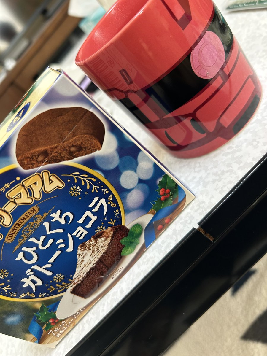 今日は家に1人なので贅沢なおやつ☕️