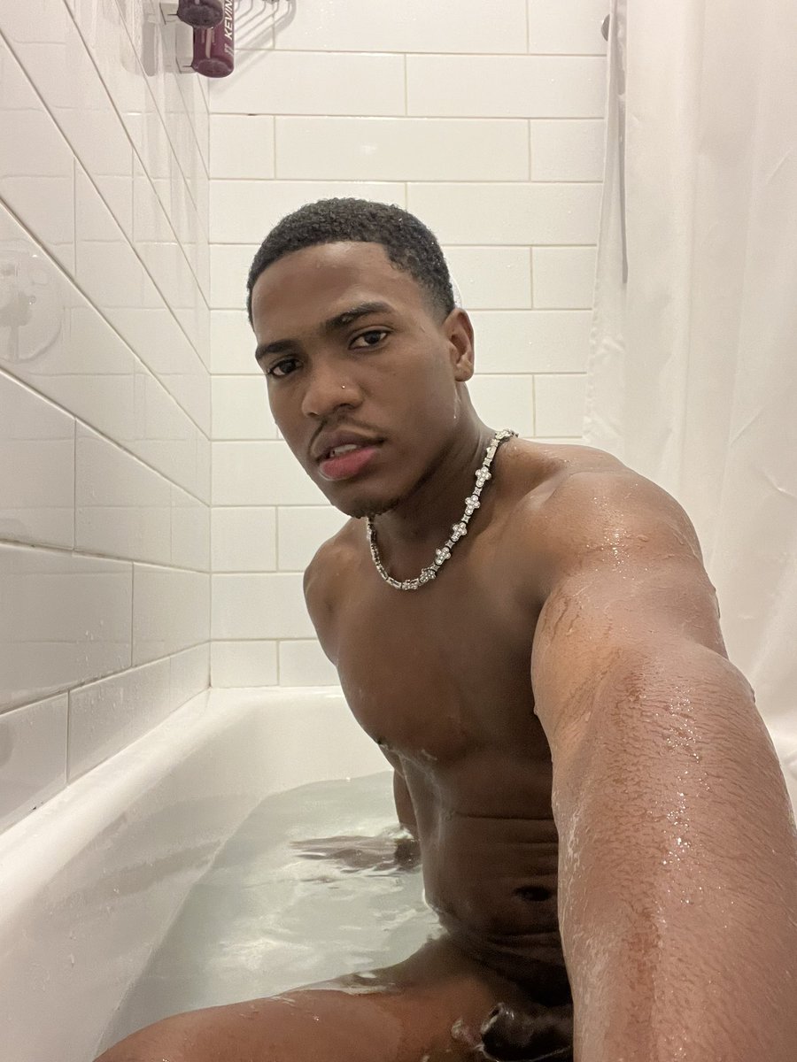 willicr2k tweet media