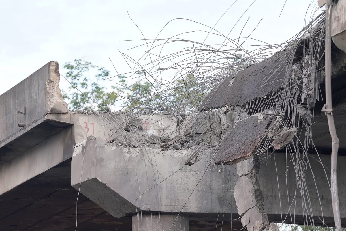 Peaceful_Pichy's tweet photo. Thai military used F-16 aircraft to bomb the bridge over a watercourse in Cambodia 🇰🇭😭💔#JusticeForCambodia #CambodiaNeedsPeace https://t.co/5SezAG1e6q