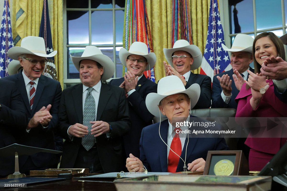 EricLDaugh's tweet image. 🔥 BREAKING: New photos have just been released of President Trump wearing a cowboy hat in the Oval Office and Democrats are shocked 47 looks so energetic and high energy on a Friday night

WORKHORSE! 🇺🇸🤠