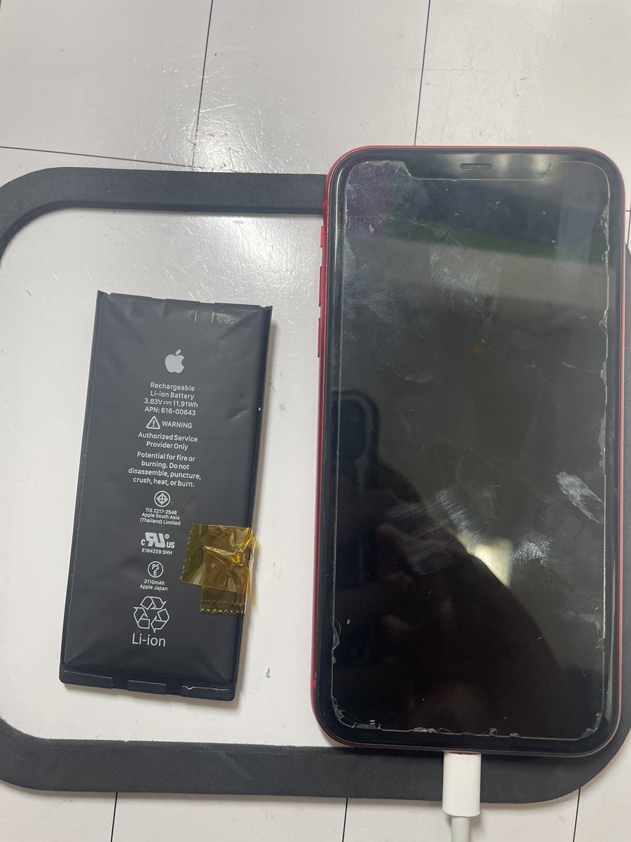 Ibring_X2's tweet photo. 🔋⚠️【iPhone 11 バッテリー膨張】
バッテリーが膨らみ、画面浮きの症状が出ていましたが
交換で無事復旧しました！

放置は危険⚠️
今ならキャンペーンで
🔋バッテリー交換 最大3,000円OFF✨

📍MEGAドン・キホーテ岸和田店1F
📱 ibring（アイブリング）

#iPhone修理 #バッテリー交換 #岸和田 #ibring https://t.co/SMX9j8yHmI
