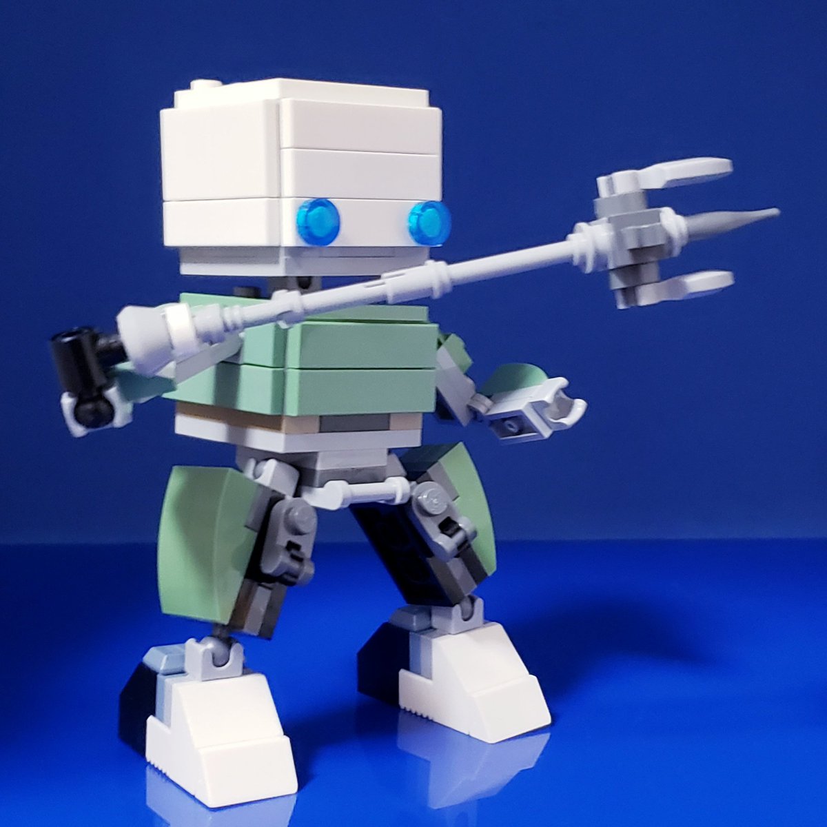 iku99933's tweet photo. カリスト(試作機)
⿴⿻⿸
ちばブリでロボットいっぱい見たら作りたくなりました。
大きいのは無理なので小型ロボ🤖
中世の騎士たちと共に歩むロボット⚔️
という設定でいこうかと思います。
#lego #legorobot
https://t.co/dN51mjOqgq