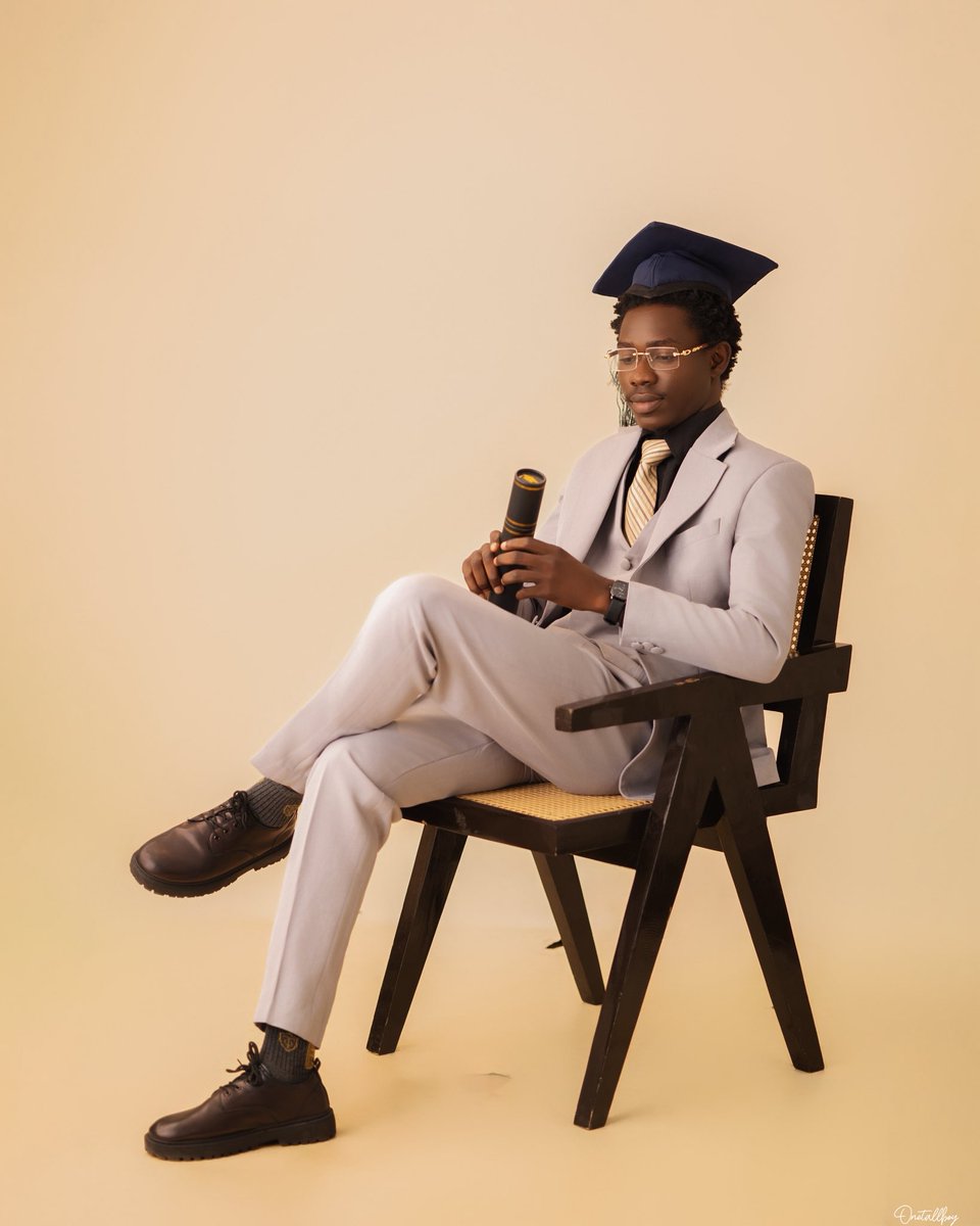 Kenny Akinsola - TheDolphinDesignr tweet media