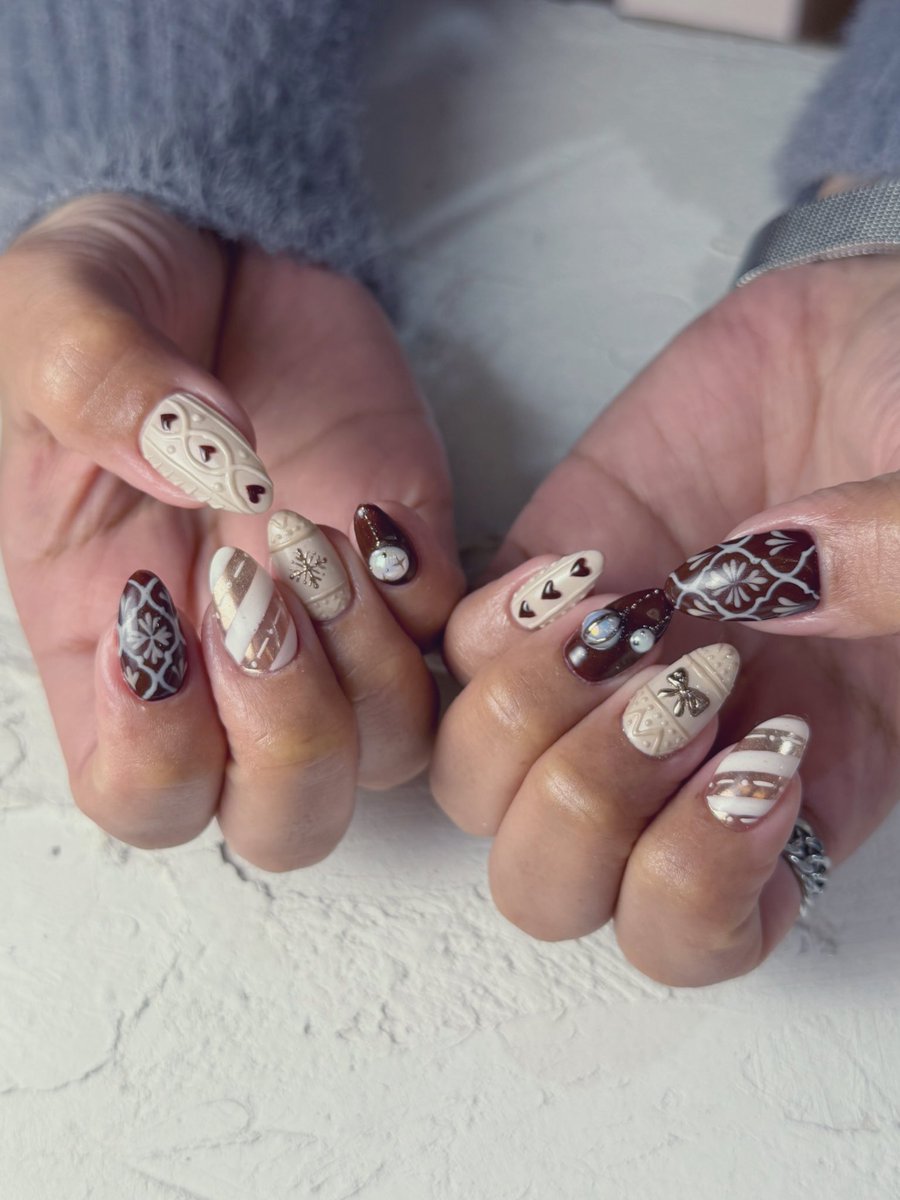 ちなみに、今回はこのネイル💙❤️ 
ネイリストさんとグッズをみながら、ホリデーネイル♡

#DOMOTO_FanMeeting2025