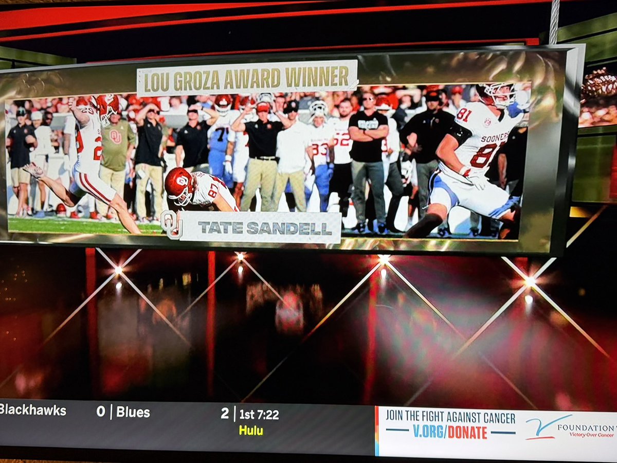 OU kicker Tate Sandell has won the Lou Groza. He is the first Sooner to win the award. #Sooners