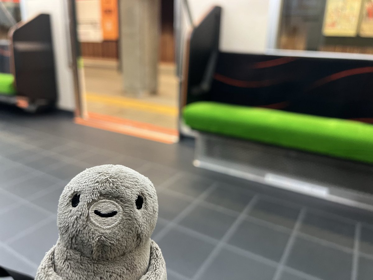 京阪電車に乗った🐧