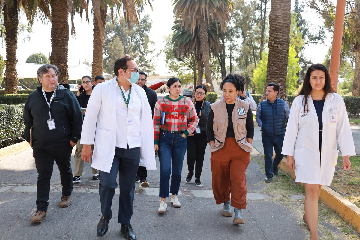 IBEdomex's tweet photo. 🏥Realizamos un recorrido de supervisión por el Hospital Psiquiátrico #IMSSBienestar “José Sayago”, encabezado por nuestro Coordinador Estatal, Dr. Natán Enríquez Ríos, el equipo regional de #Texcoco, así como Programas Preventivos de Nivel Central y el líder sindical de la Sección 23.

🫂Revisamos el #TratoDigno, el abasto y las necesidades de la unidad. Este año se garantizó la identidad de las 117 personas de estancia prolongada, fortaleciendo la atención a población vulnerable con discapacidad psico-social.

💜El hospital es líder del #CódigoMorado en el #EdoMex, donde hemos capacitado a unidades de los tres niveles, además de reunir a más de 400 docentes en un encuentro de salud mental.