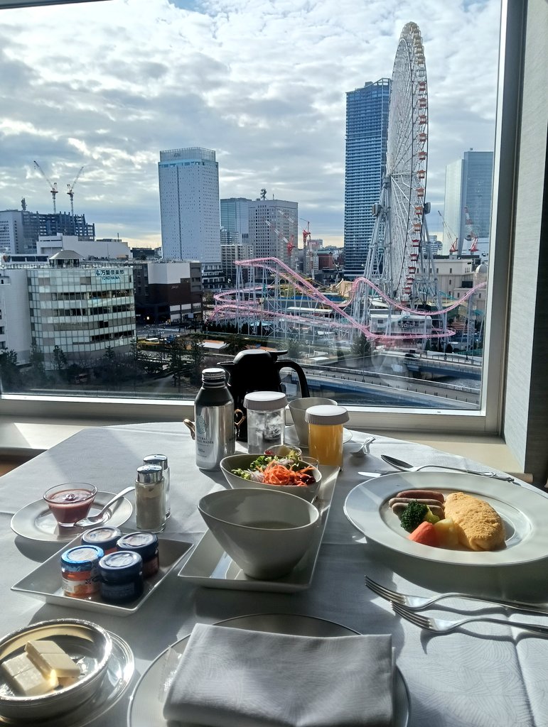 airisunada's tweet photo. おはようございます☀💕
今日は横浜みなとみらいです。😍🥰🥳🦸🏻‍♂️🎅🏻🎄💖💕
@Japanphil @TCM_tokyo_ondai @yokohamammh #第九 https://t.co/GEg3FwA9fP