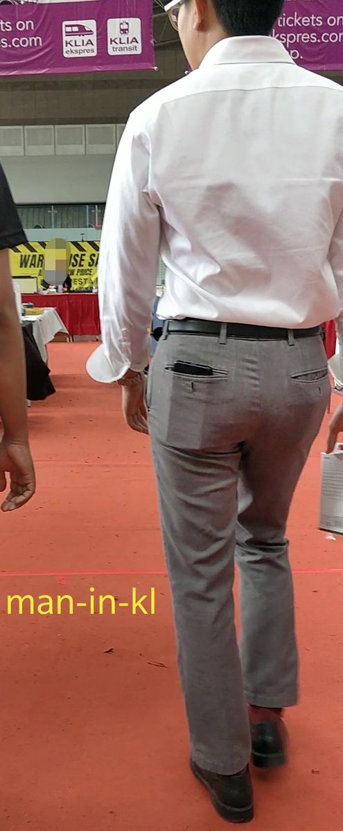 kenwuken21's tweet photo. Damn it! I blame his mesmerizing big butt and grey slacks, now I'm late for my meeting.. 😳

➡️More photos and Videos ➡️ https://t.co/kUSFdMCA6U #execbutt #maninkl https://t.co/wAOaSjSBuA